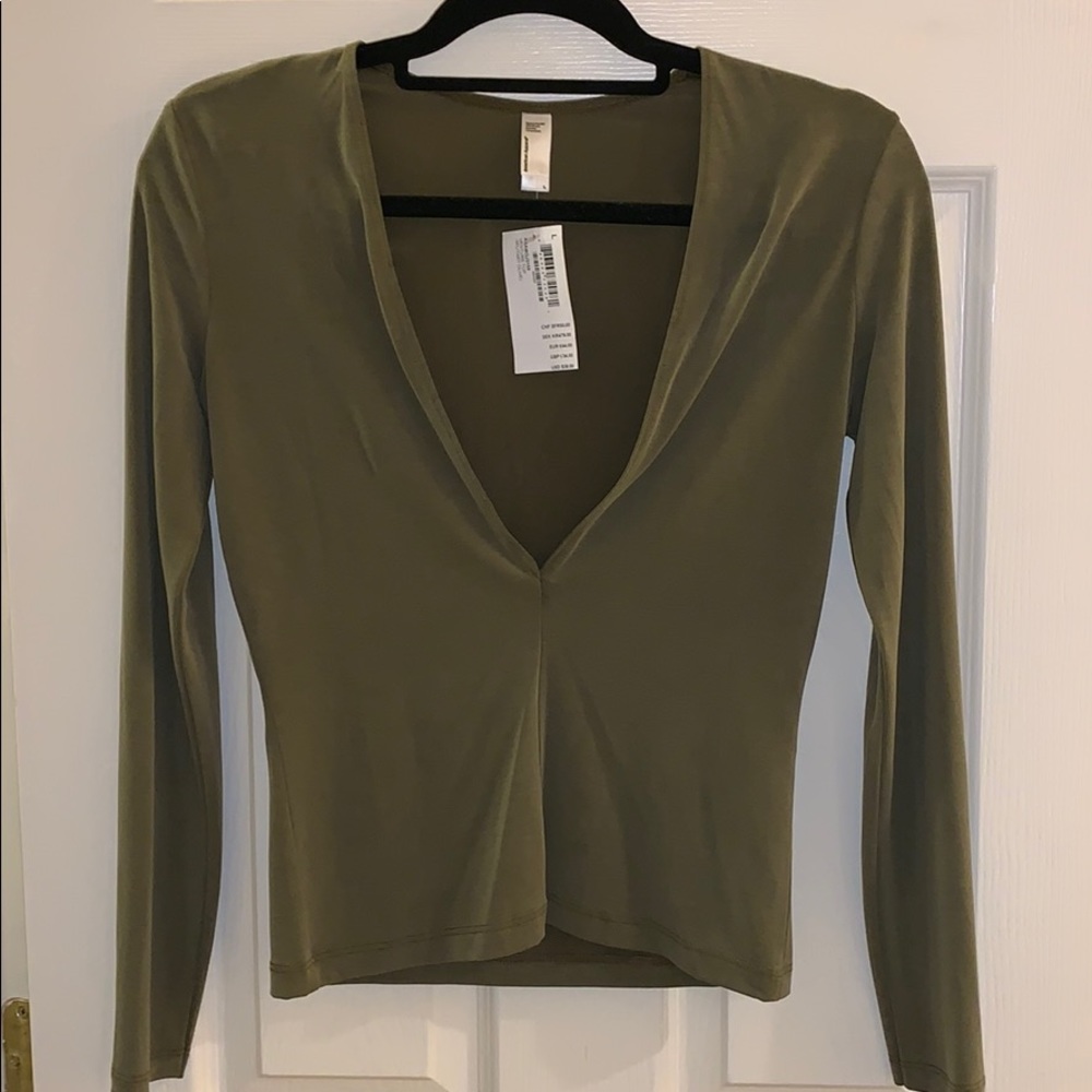 Low cut long sleeve